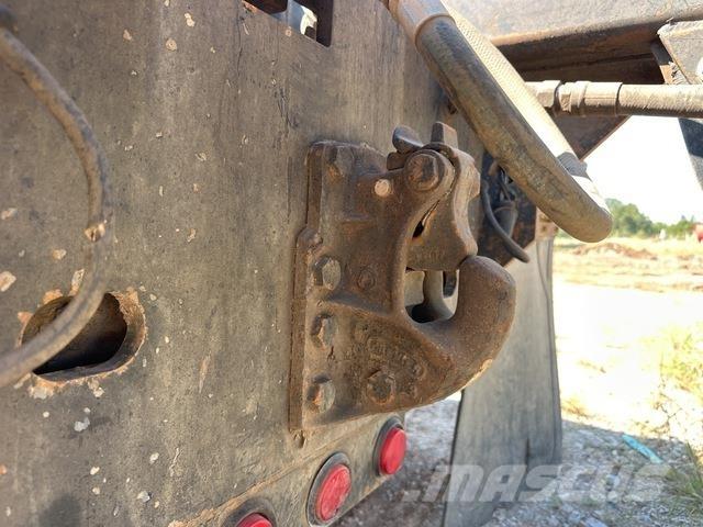 Mack GU813 翻斗车