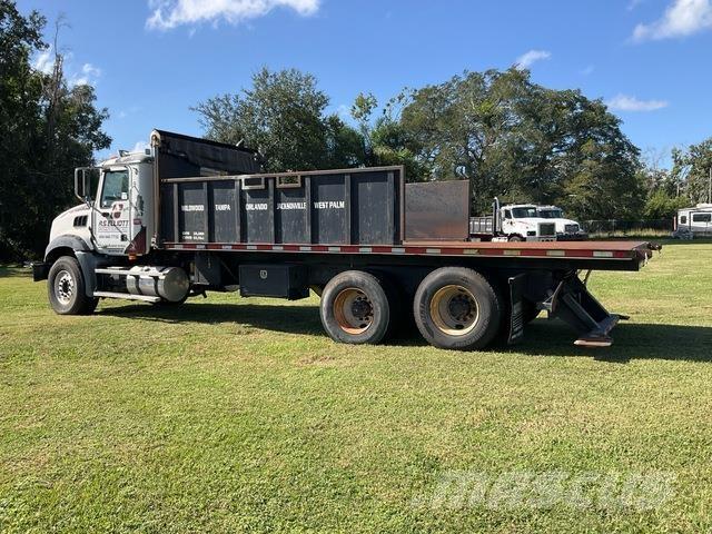 Mack GU813 自卸式货车