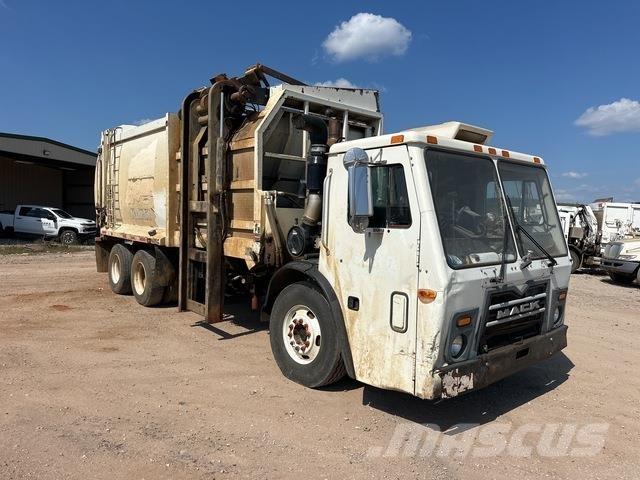 Mack LEU613 垃圾车