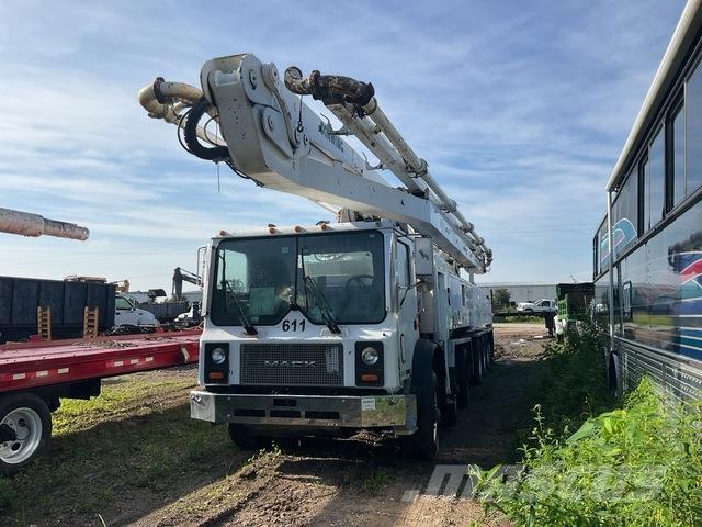 Mack MR688S 混凝土输送泵|布料机