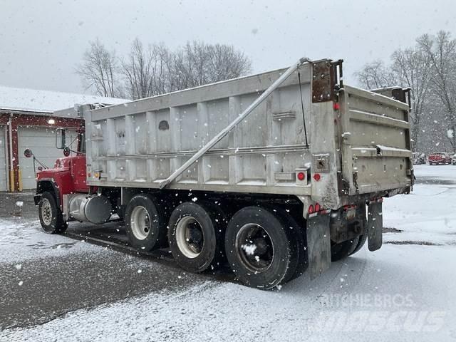 Mack RB688S 自卸式货车
