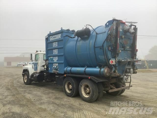 Mack RB690S 组合/真空油槽车