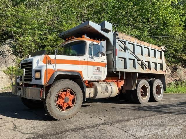 Mack RD686SX 自卸式货车