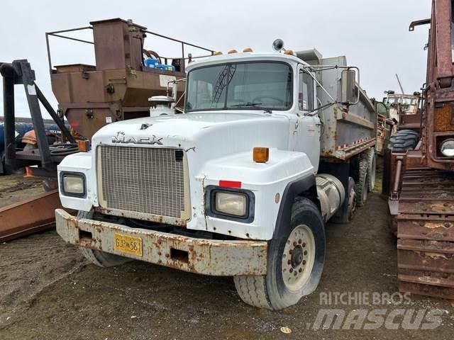Mack RD688S 自卸式货车