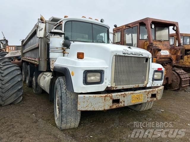 Mack RD688S 自卸式货车