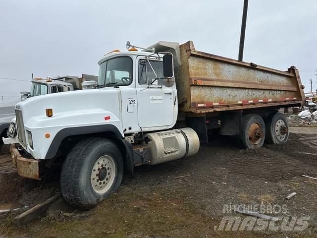 Mack RD688S 自卸式货车