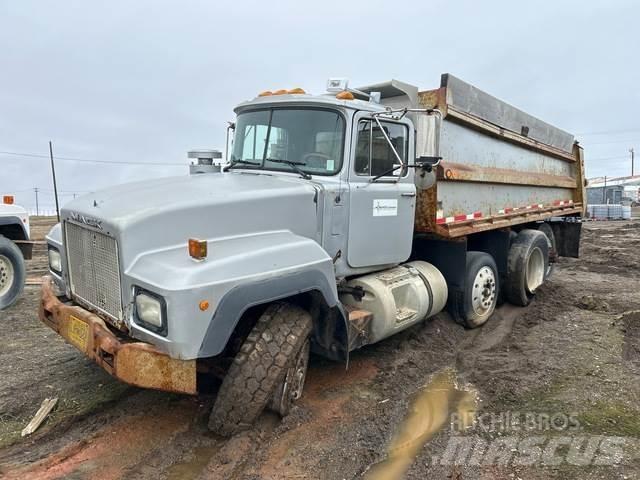 Mack RD688S 自卸式货车