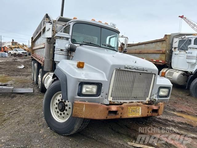 Mack RD688S 自卸式货车