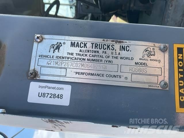 Mack RD688S 翻斗车