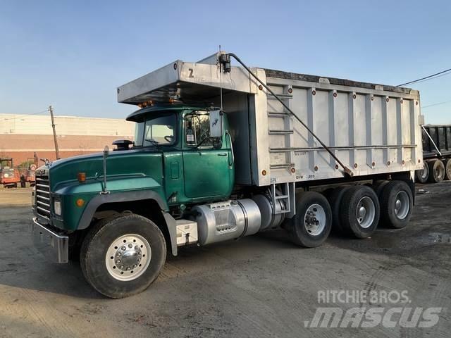 Mack RD688S 自卸式货车