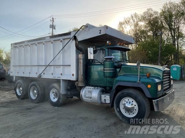 Mack RD688S 自卸式货车