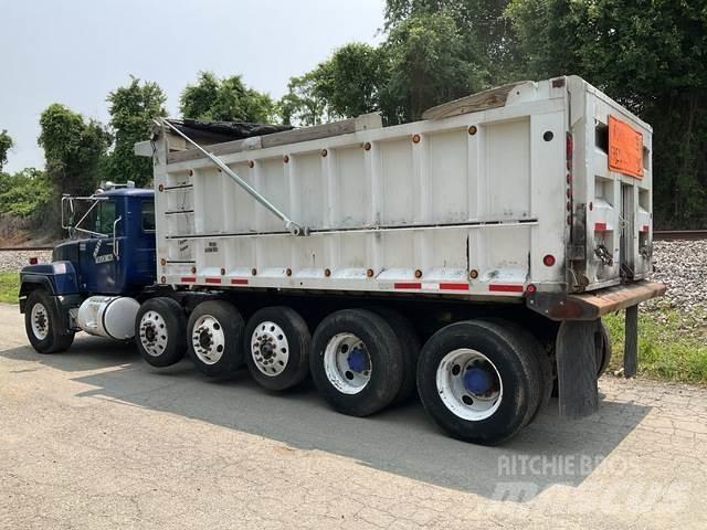 Mack RD688S 自卸式货车