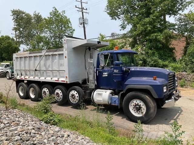 Mack RD688S 自卸式货车