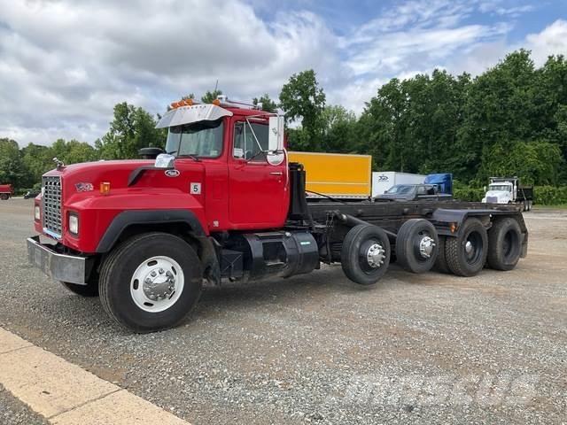 Mack RD688S 翻斗车