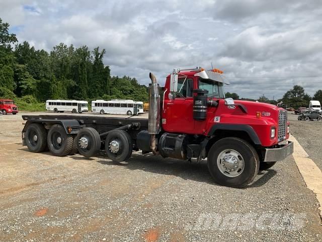 Mack RD688S 翻斗车