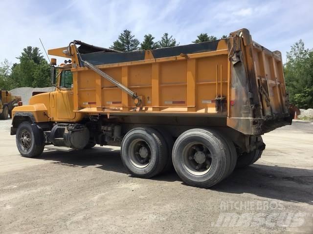 Mack RD688S 自卸式货车