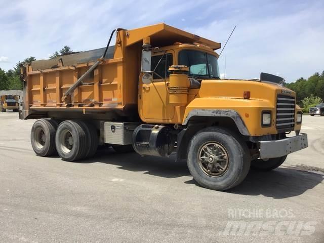 Mack RD688S 自卸式货车
