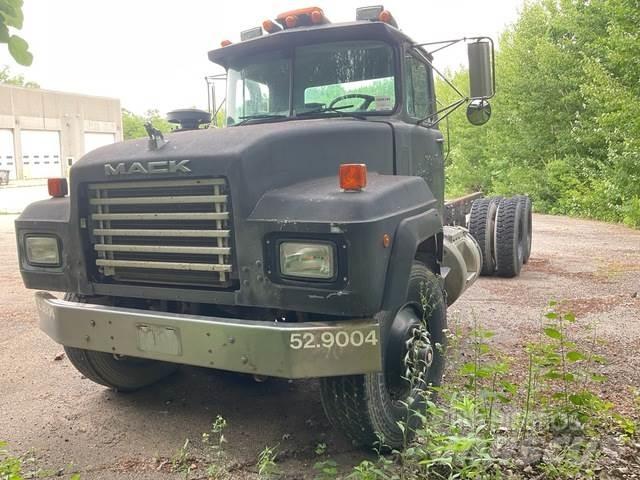 Mack RD688S 驾驶室与内部