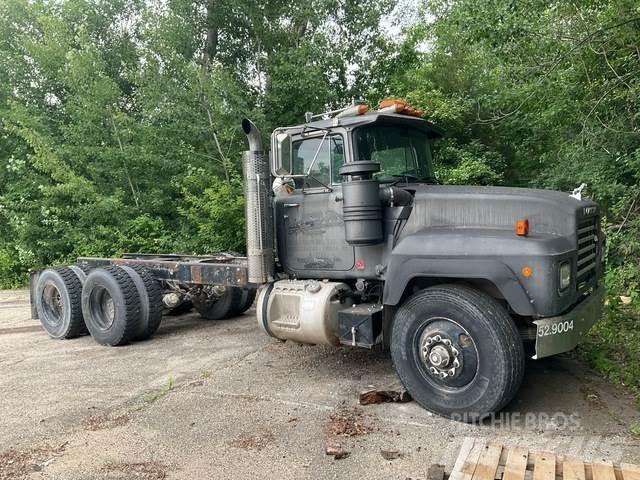Mack RD688S 驾驶室与内部