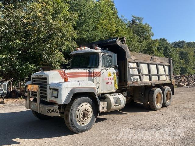 Mack RD688S 自卸式货车