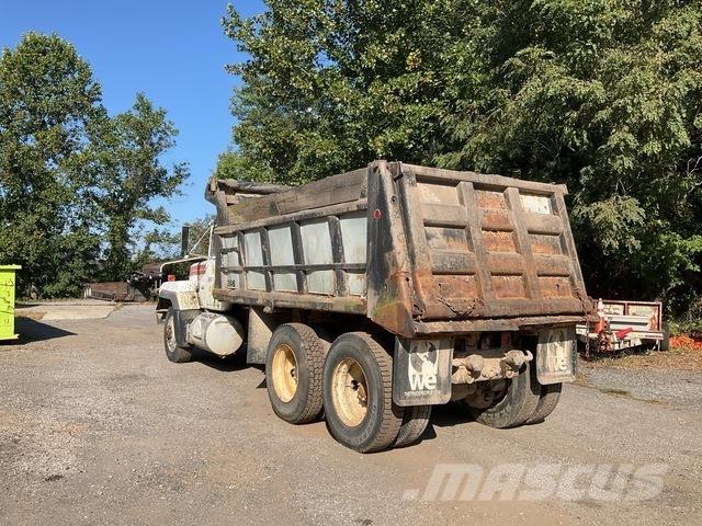 Mack RD688S 自卸式货车