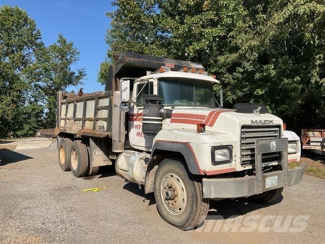 Mack RD688S 自卸式货车