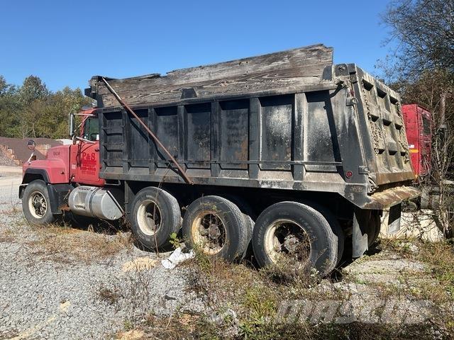 Mack RD688S 自卸式货车