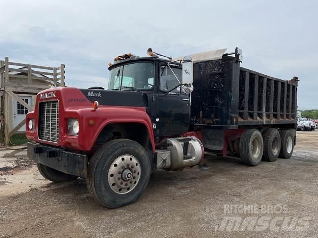 Mack RD690S 自卸式货车