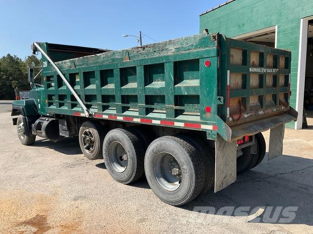 Mack RD690S 自卸式货车