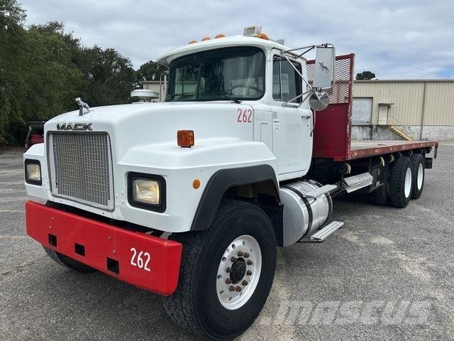 Mack RD690S 平板栏板货车