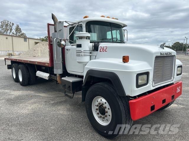 Mack RD690S 平板栏板货车