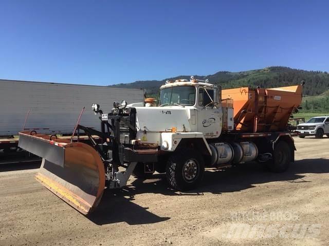 Mack RM6 推雪机
