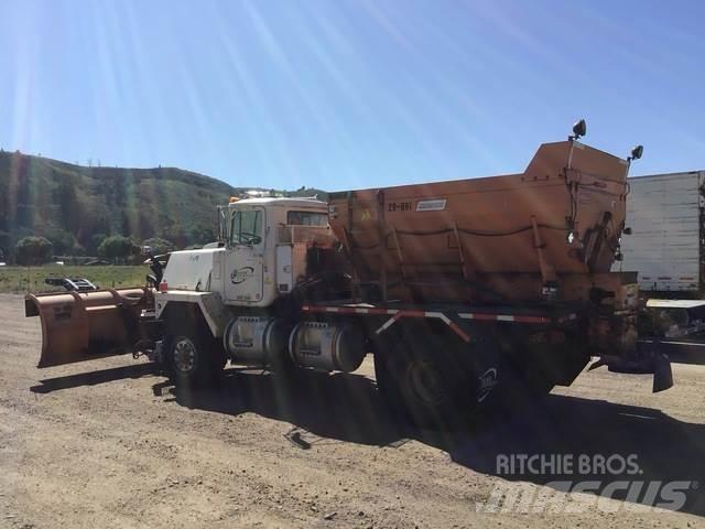 Mack RM6 推雪机