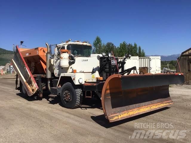 Mack RM6 推雪机