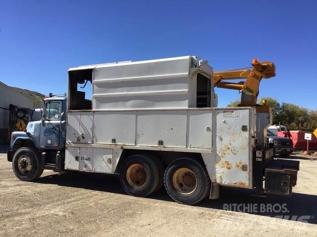 Mack U600 市政车