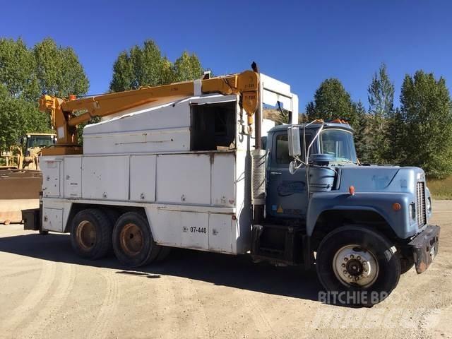 Mack U600 市政车