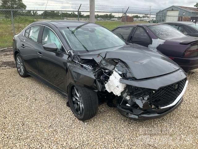 Mazda 3 汽车