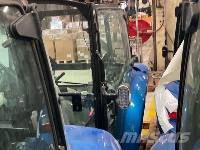 New Holland  驾驶室与内部