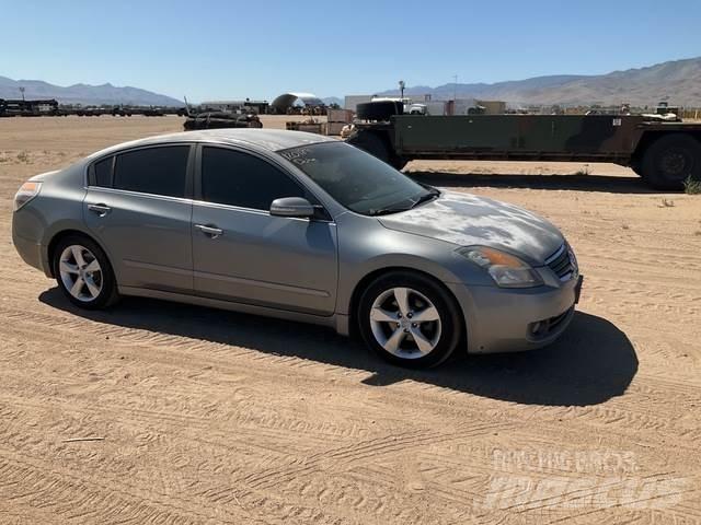 Nissan Altima 汽车