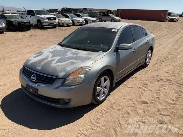 Nissan Altima 汽车