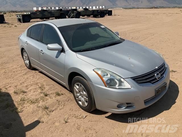 Nissan Altima 汽车
