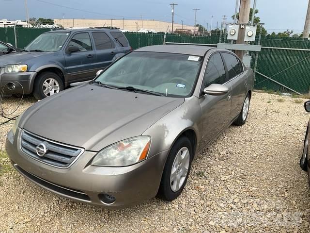 Nissan Altima 汽车