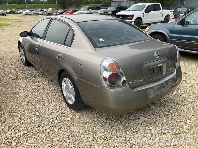 Nissan Altima 汽车