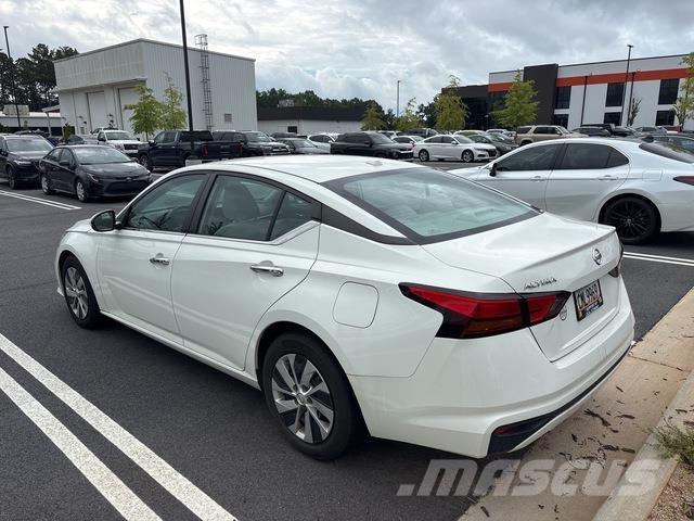 Nissan Altima 汽车