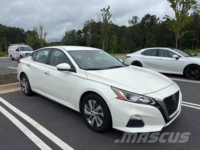 Nissan Altima 汽车