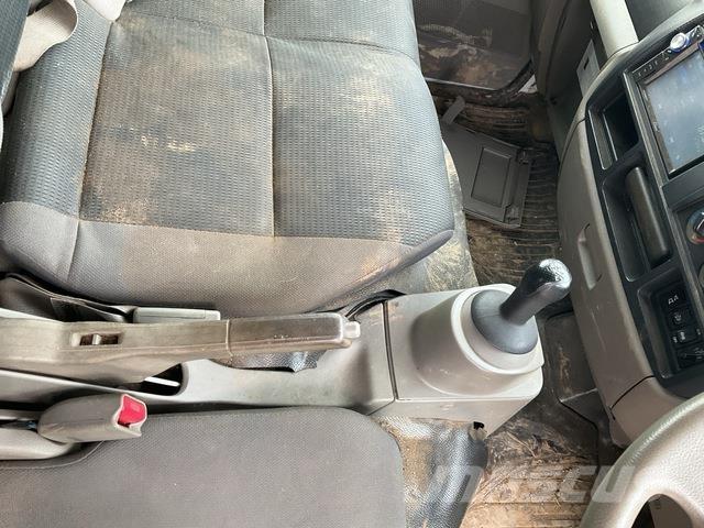 Nissan ATLAS 平板栏板货车