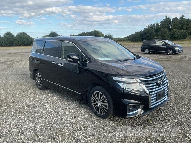 Nissan Elgrand 迷你巴士