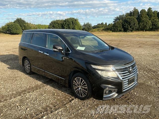 Nissan Elgrand 迷你巴士