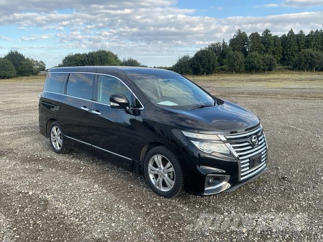 Nissan Elgrand 迷你巴士