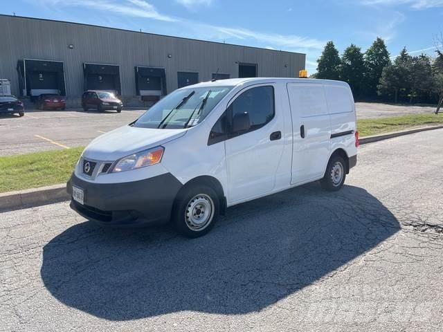 Nissan NV200 大型面包车